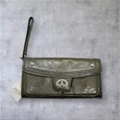 未使用✨ コーチ 長財布 クラッチバッグ エナメル加工 ターンロック ストラップ