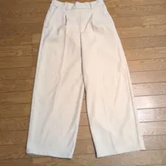シューラルー 　暖かいワイドパンツ　手触り柔らか