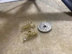 クジラと葉のデザインピアス