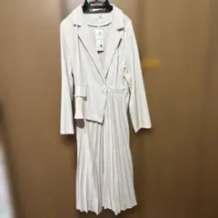 アイボリー ジャケットとプリーツスカート　ワンピース