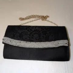 パール付き黒クラッチバッグ
