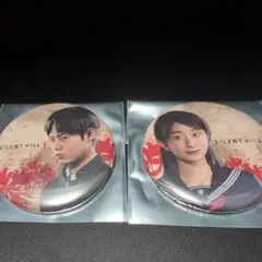 サイレントヒルf ポップアップ 缶バッジ 修 & 凛子 セット 千鶴屋商店 渋谷