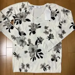 AZUL フラワープリント Vネックニット