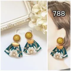 788 インド刺繍リボン　ビーズ刺繍　イエローブルーグリーン　イヤリング　ピアス