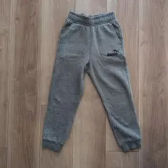 PUMA グレー スウェットパンツ 裏ボア 140cm