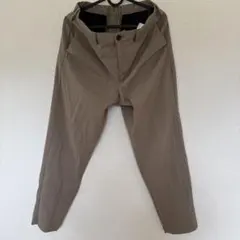 ベージュ チノパン テーパードパンツのサムネイル