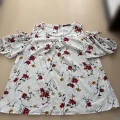 one way 花柄 オフショルダー ブラウス 半袖のサムネイル