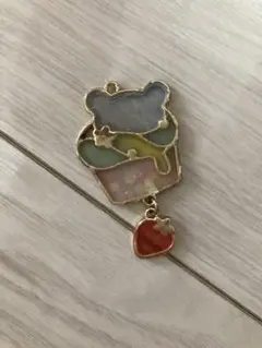 クマとイチゴの多色チャーム