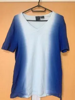 【夏のマストアイテム】ARMANI　EXCHAGE　VネックTシャツのサムネイル