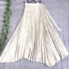 ミラオーウェン✨ペイズリー柄ラップ風 プリーツアシメ スカート マキシ丈 ロングのサムネイル