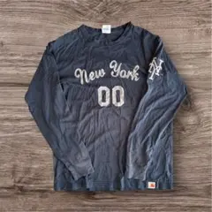 MLBヤンキース 長袖Tシャツ ロンT ネイビー ワッペンロゴ　フェードのサムネイル