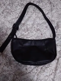 スタジオクリップ　合皮クロワッサンバッグ　ブラック