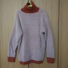 オレンジと白のニットセーター