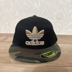 adidasキャップ 210 Fitted 黒/迷彩