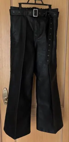 【CLEL】ヴィンテージデザイン ベルテッドフレア合皮パンツ