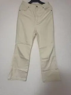 earth デニム フレアパンツ 白 Sサイズのサムネイル