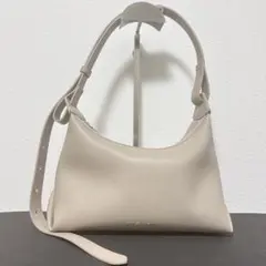 極美品 CHARLES&KEITH オレリー トラペーズホーボーバッグ トープのサムネイル