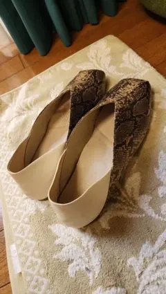 オリエンタルトラフィック　跳べるパンプス スクエアトゥバブーシュ　ヘビ柄42