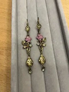ミハエルネグリン ローズモチーフ ドロップピアス
