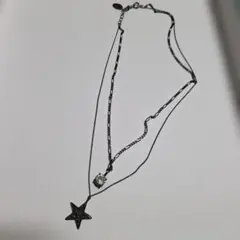 星形ペンダント 二重ネックレス 黒色