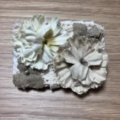 アイボリー 花モチーフ クリップ/バッジ式ブローチ・コサージュ