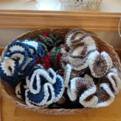 ハンドメイド フリルデザイン 毛糸のシュシュ