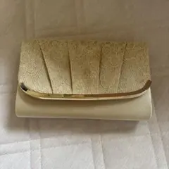 ベージュ レース クラッチバッグ ゴールドチェーン付き