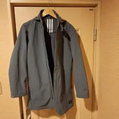 アディダスフード付きグレー　レインジャケット