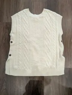 アイボリー ケーブルニット Mサイズ ニットベスト