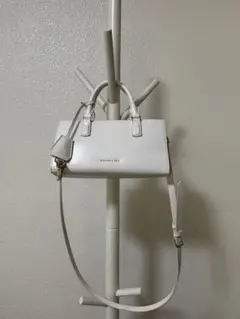 CHARLES & KEITH ホワイト ハンドバッグ