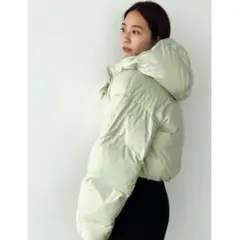 エモダ ショートボリュームパフダウン ライム