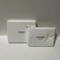シャネル　ポーチ　白　ノベルティ　ふわふわ　CHANEL