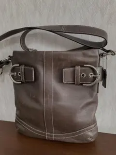 コーチ レザーショルダーバッグ 茶　斜め掛け