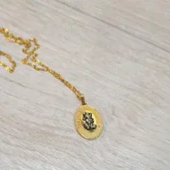 ミッキーマウス　金色オーバルペンダントネックレス