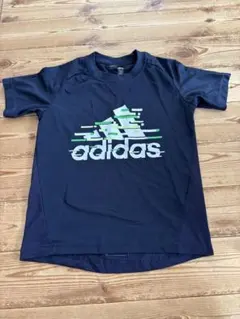 adidas アディダス　Tシャツ　140cm