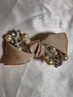 ベージュのパールとクリスタル ヘアバレッタ ヘアクリップ