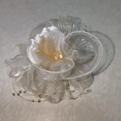 ✨美品✨ホワイト・ゴールド フラワーコサージュ
