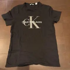 Calvin Klein 黒 Tシャツ　カジュアルコーデ