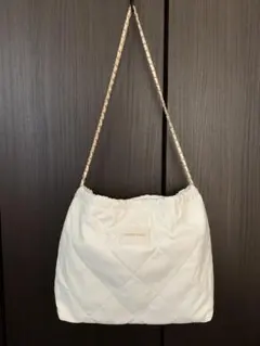 新品・未使用　SHEIN【キルティング・チェーンショルダーバッグ オフホワイト】