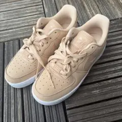 NIKE AIR FORCE 1 ベージュ スニーカー