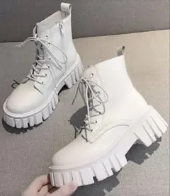 厚底ホワイトレースアップブーツ