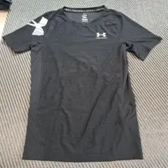 UNDER ARMOUR HEATGEAR コンプレッションシャツ　ブラックのサムネイル
