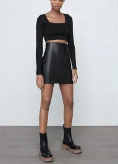 zara レザー風ミニスカート