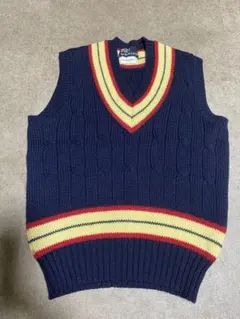 ケーブルニットベスト