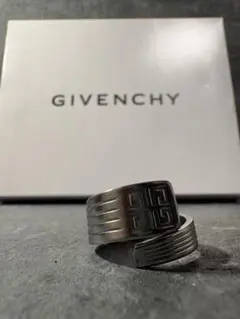 Givenchyリング26号