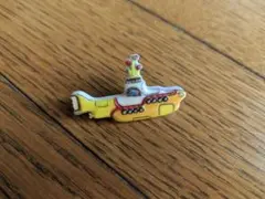 THE BEATLES (ザ・ビートルズ) イエローサブマリン ブローチ