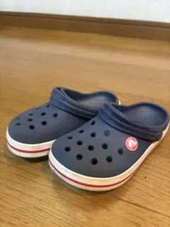 crocs キッズ用 ネイビーサンダル C10