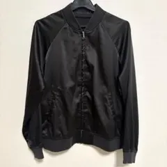 ユニクロ　ブラックサテンジップアップジャケット　Mサイズ