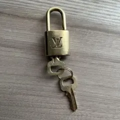 Louis Vuitton カデナ　南京錠 真鍮製 2鍵付き