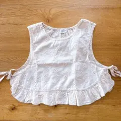 SOSPITA アイボリー フリルベスト 120